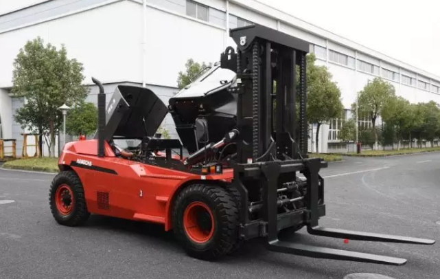 【大噸位】杭叉新款X系列16噸重裝叉車交付某企業(yè)！