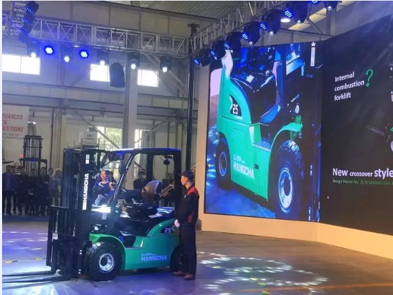【喜訊】杭叉家族新成員來了！新能源叉車助力新制造業(yè)