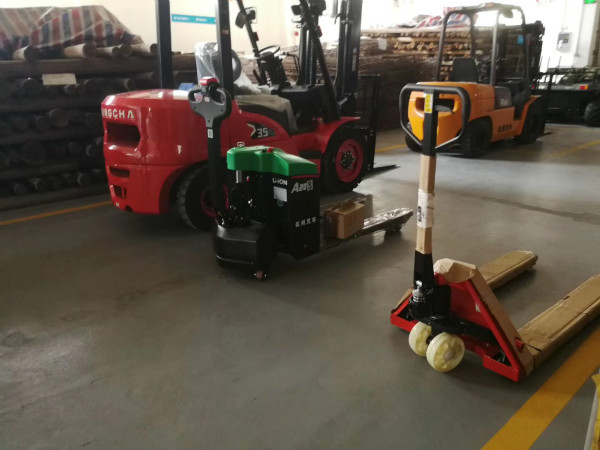 怎么操作叉車才安全？這些危險要規(guī)避！