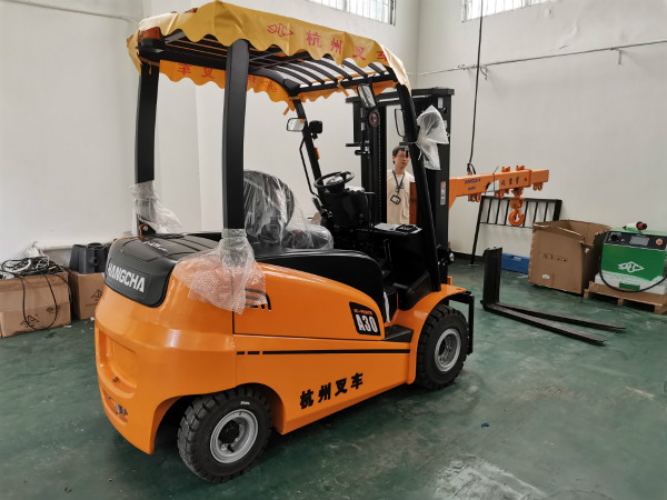 【叉車保養(yǎng)小知識】叉車電池怎樣加水才正確？